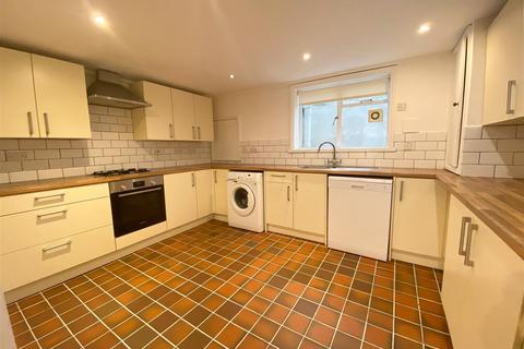 4 bedroom terraced house to rent, Over Street, Brighton