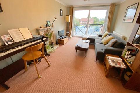 2 bedroom flat for sale, Home Farm Avenue, Macclesfield