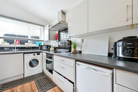52 Ashenden Road, Guildford, GU2 7XD