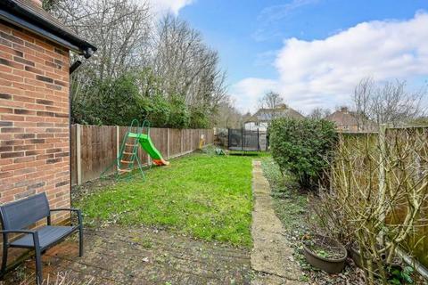 52 Ashenden Road, Guildford, GU2 7XD