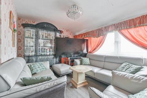 3 bedroom flat for sale, Thames Court, Daniel Gardens, London, SE15 6LL