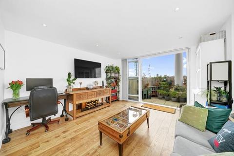 1 bedroom flat for sale, Orion Point, Crews Street, London, E14