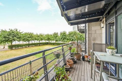 3 bedroom flat for sale, Greenfell Mansions, Glaisher Street, London, SE8 3EX