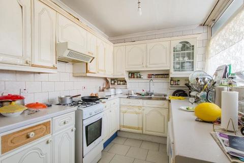 3 bedroom maisonette for sale, Lambrook House, Consort Road, London, SE15 5EQ