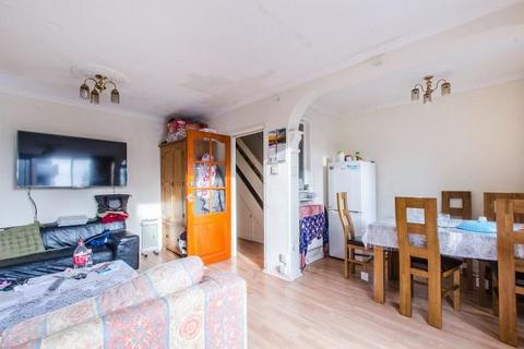 3 bedroom maisonette for sale, Lambrook House, Consort Road, London, SE15 5EQ