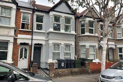 2 bedroom flat to rent, Waverley Road, London E17