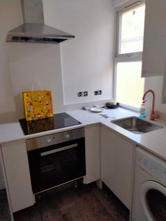 2 bedroom flat to rent, Waverley Road, London E17