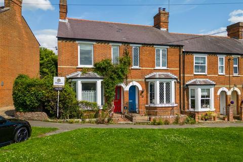 3 bedroom end of terrace house for sale, The Green, Aylesbury HP22