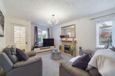 2 Baxter Close, Maidenbower, Crawley, RH10 7XE