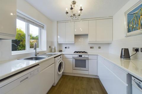 2 Baxter Close, Maidenbower, Crawley, RH10 7XE