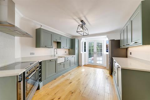 undefined, Grand Avenue, Worthing BN11