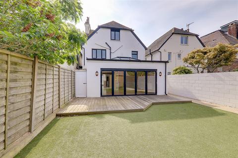 undefined, Grand Avenue, Worthing BN11