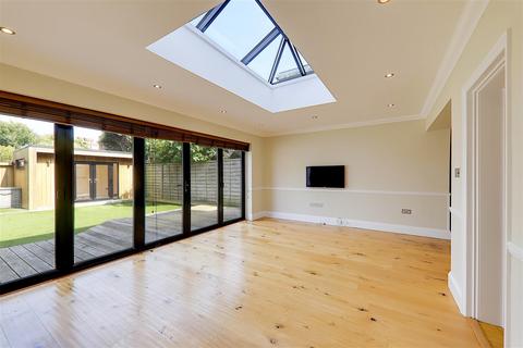 4 bedroom detached house for sale, Grand Avenue, Worthing BN11