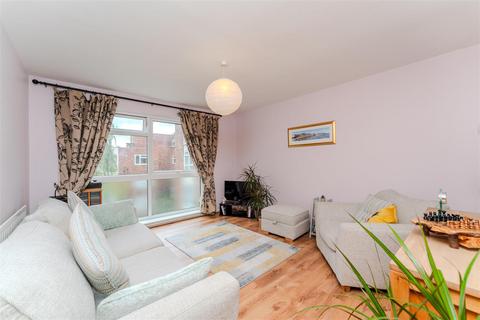 36 Azalea Close, London, W7 3QA