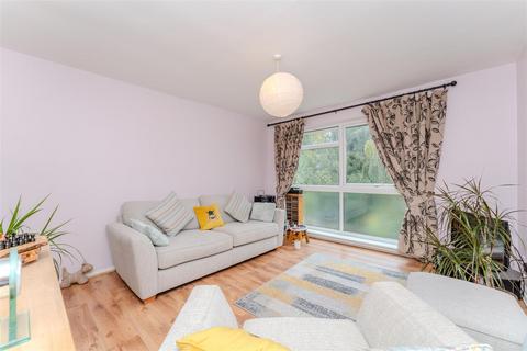 36 Azalea Close, London, W7 3QA