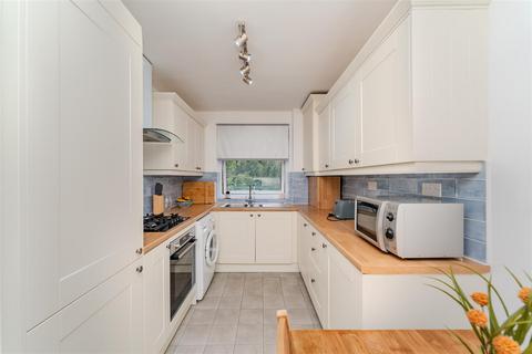 36 Azalea Close, London, W7 3QA