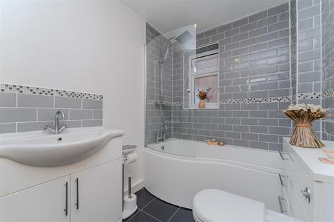 36 Azalea Close, London, W7 3QA