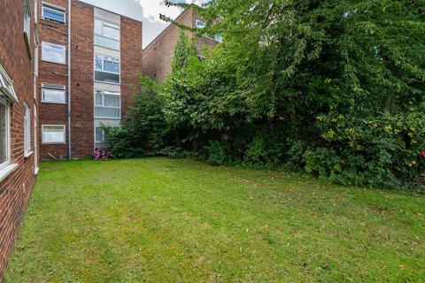 36 Azalea Close, London, W7 3QA