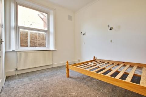 Flat 2, 4 Hayes Lane, Bromley, BR2 9EB
