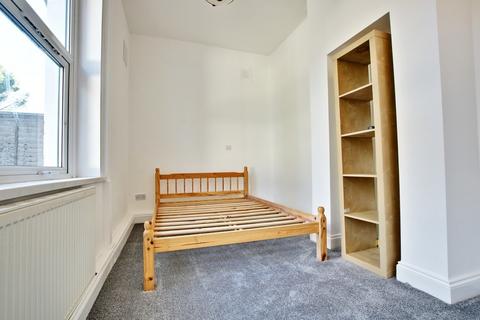 Flat 2, 4 Hayes Lane, Bromley, BR2 9EB