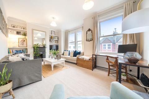 3 bedroom flat for sale, Penwith Road, Earlsfield