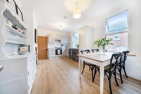 3 bedroom flat for sale, Penwith Road, Earlsfield