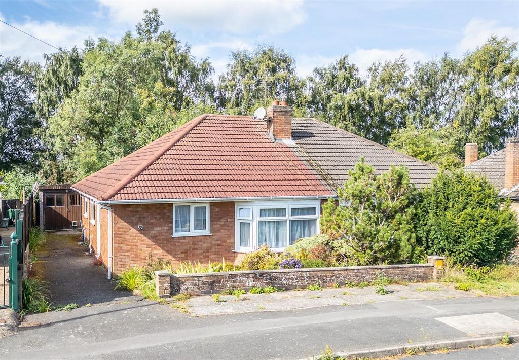 Foxhunter Drive, Oadby 2 bed semidetached bungalow for sale £230,000
