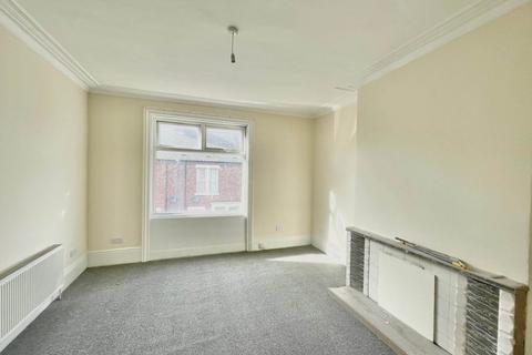 3 bedroom flat to rent, Eglesfield Road, South Shields NE33