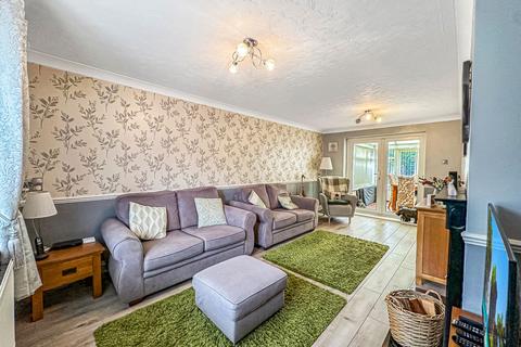 3 bedroom terraced house for sale, Abbotts Drive, Stanford-le-hope SS17