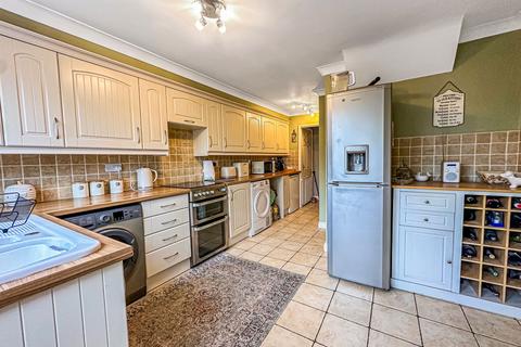 3 bedroom terraced house for sale, Abbotts Drive, Stanford-le-hope SS17