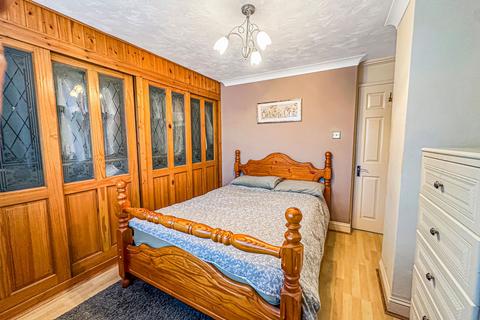 3 bedroom terraced house for sale, Abbotts Drive, Stanford-le-hope SS17