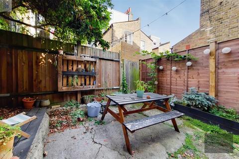 1 bedroom apartment to rent, Jedburgh Street, Battersea