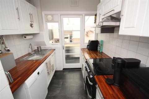 2 bedroom bungalow to rent, Andover Road, Orpington