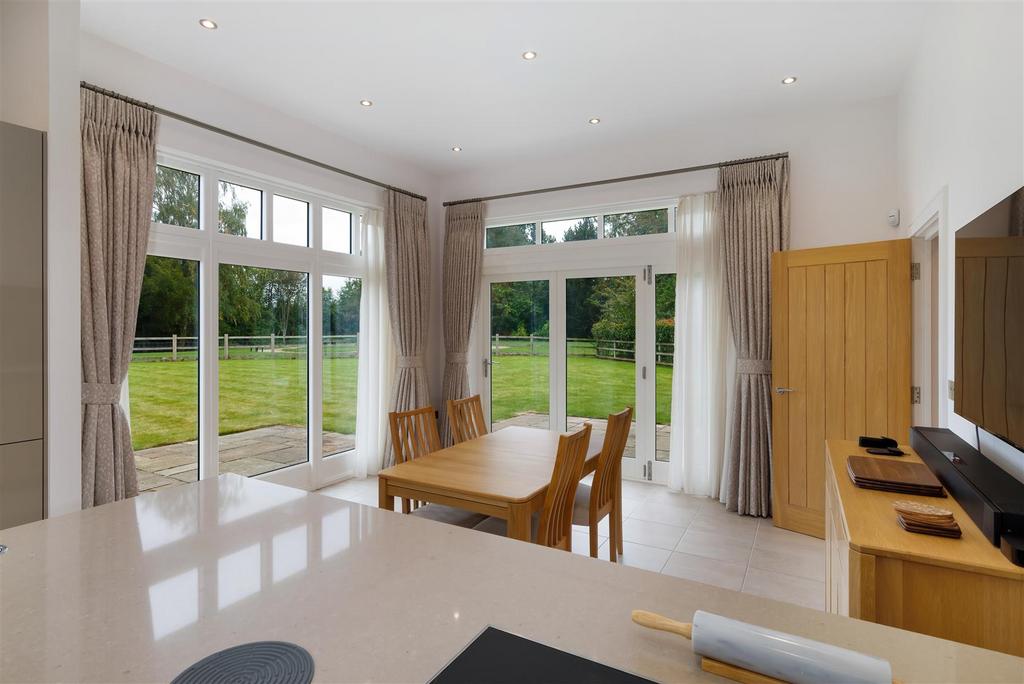 Impressive Kitchen/Family/Breakfast Area