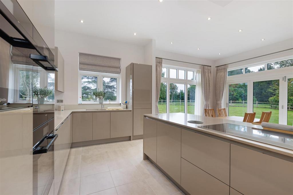 Impressive Kitchen/Family/Breakfast Area