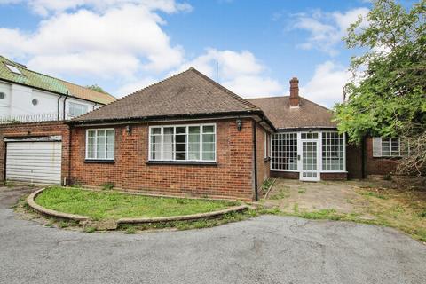 3 bedroom bungalow to rent, Church Lane, Loughton, IG10