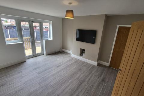 3 bedroom semi-detached house to rent, Maycroft Avenue, Manchester m20 4xx