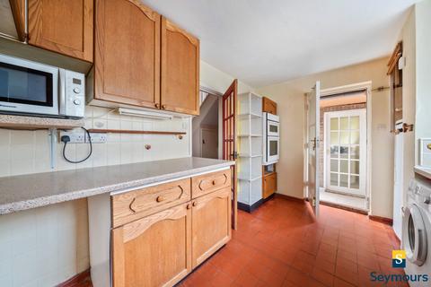 151 Applegarth Avenue, Guildford, GU2 8LP