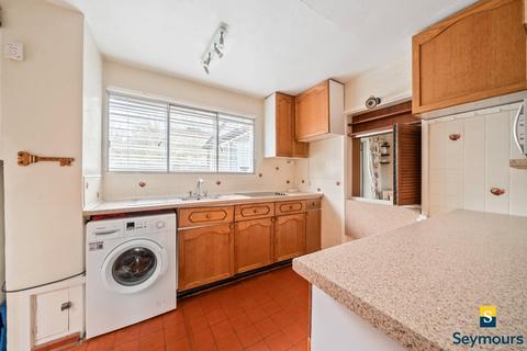 151 Applegarth Avenue, Guildford, GU2 8LP