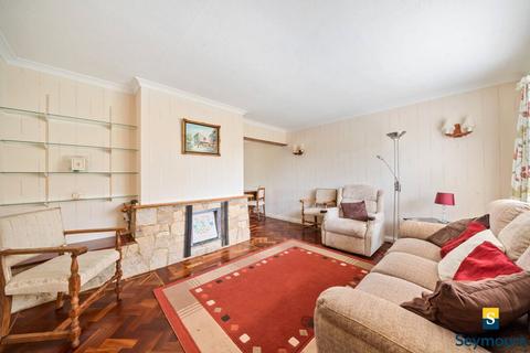 151 Applegarth Avenue, Guildford, GU2 8LP