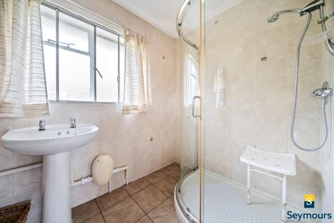 151 Applegarth Avenue, Guildford, GU2 8LP