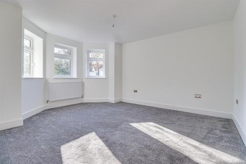 2 bedroom apartment for sale, St. Benets Road, Southend-On-Sea SS2