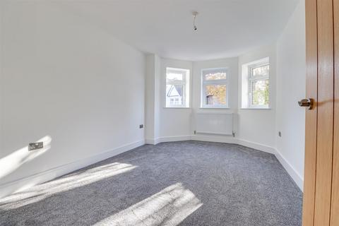 2 bedroom apartment for sale, St. Benets Road, Southend-On-Sea SS2