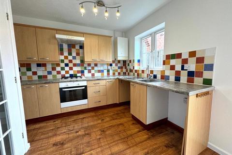 3 bedroom semi-detached house to rent, Maylam Gardens Sittingbourne Kent