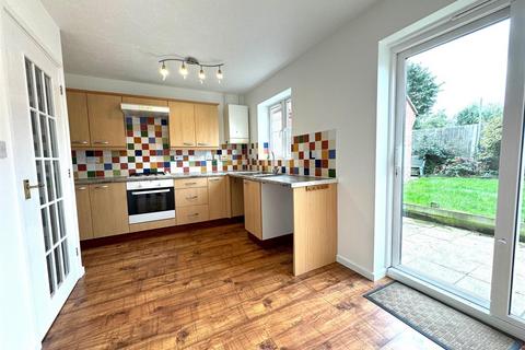 3 bedroom semi-detached house to rent, Maylam Gardens Sittingbourne Kent