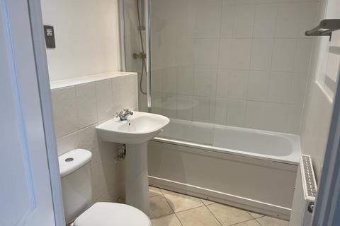 2 bedroom flat to rent, Perth Road, Ilford IG2