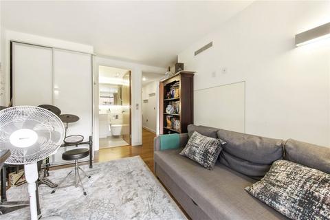 3 bedroom flat for sale, Bolsover Street, London W1W