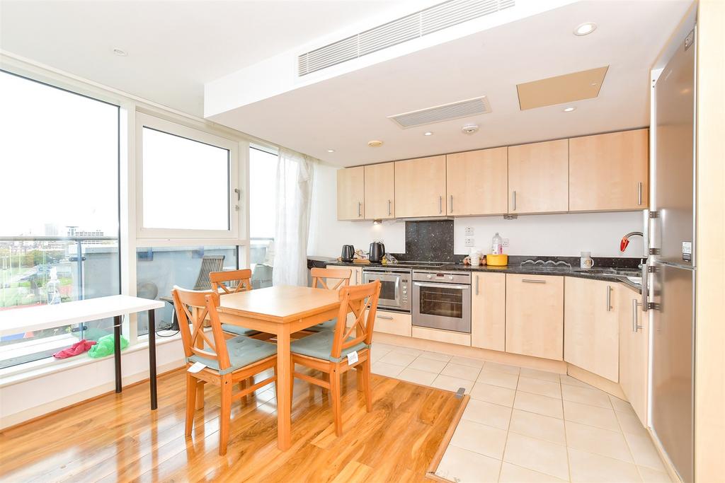 Gunwharf Quays, Portsmouth, Hampshire 2 bed duplex for sale £325,000