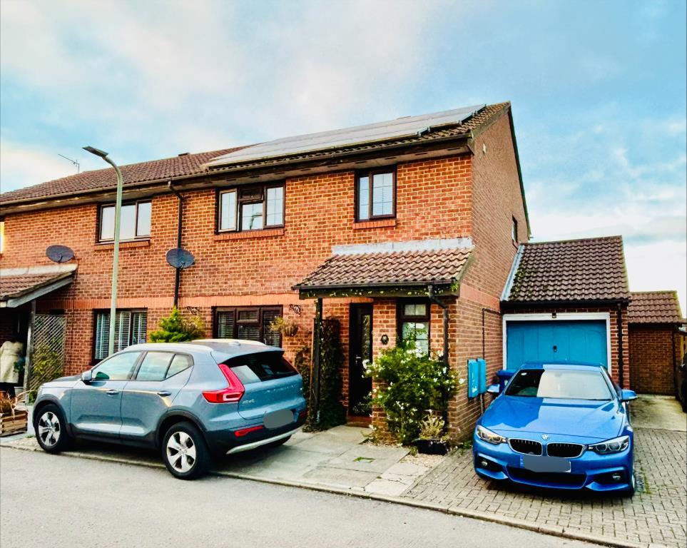 Caversfield, Bicester, OX27 3 bed semidetached house for sale £400,000