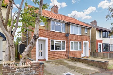 3 bedroom semi-detached house for sale, Enstone Road, Lowestoft